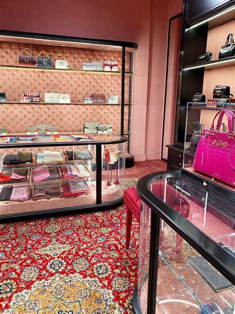 gucci bags in florence italy|original Gucci store in florence.